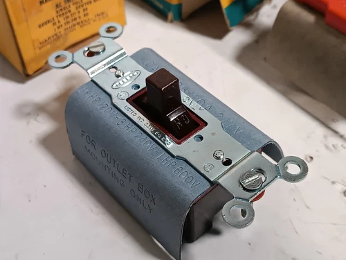 Hubbell 1385 Single Pole Double Throw AC Toggle Switch 20A 120/277VAC