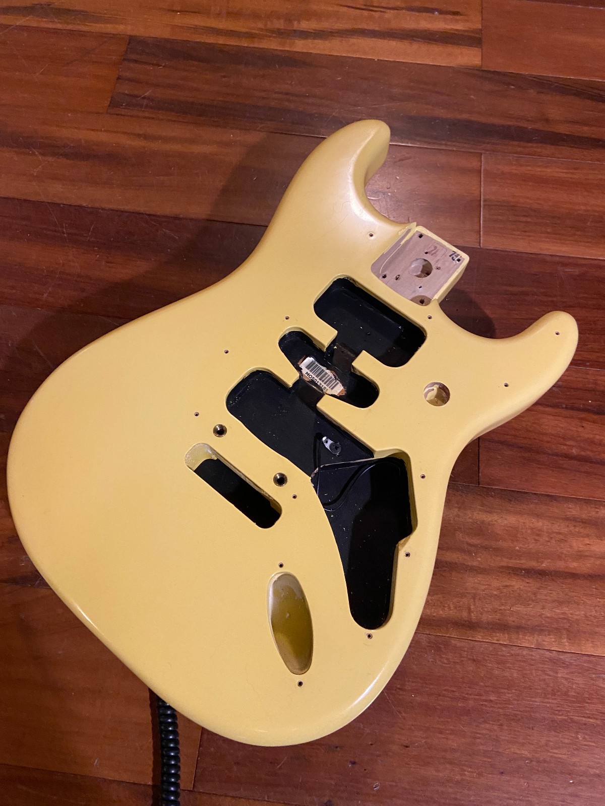 Fender Butter Cream Yellow Player Strat Stratocaster Alder Body 2 Point 4 lbs 3