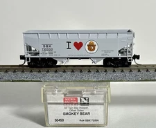 N SCALE MICRO-TRAINS ITEM #55450 SMOKEY BEAR 33' TWIN BAY HOPPER #SBX 72000