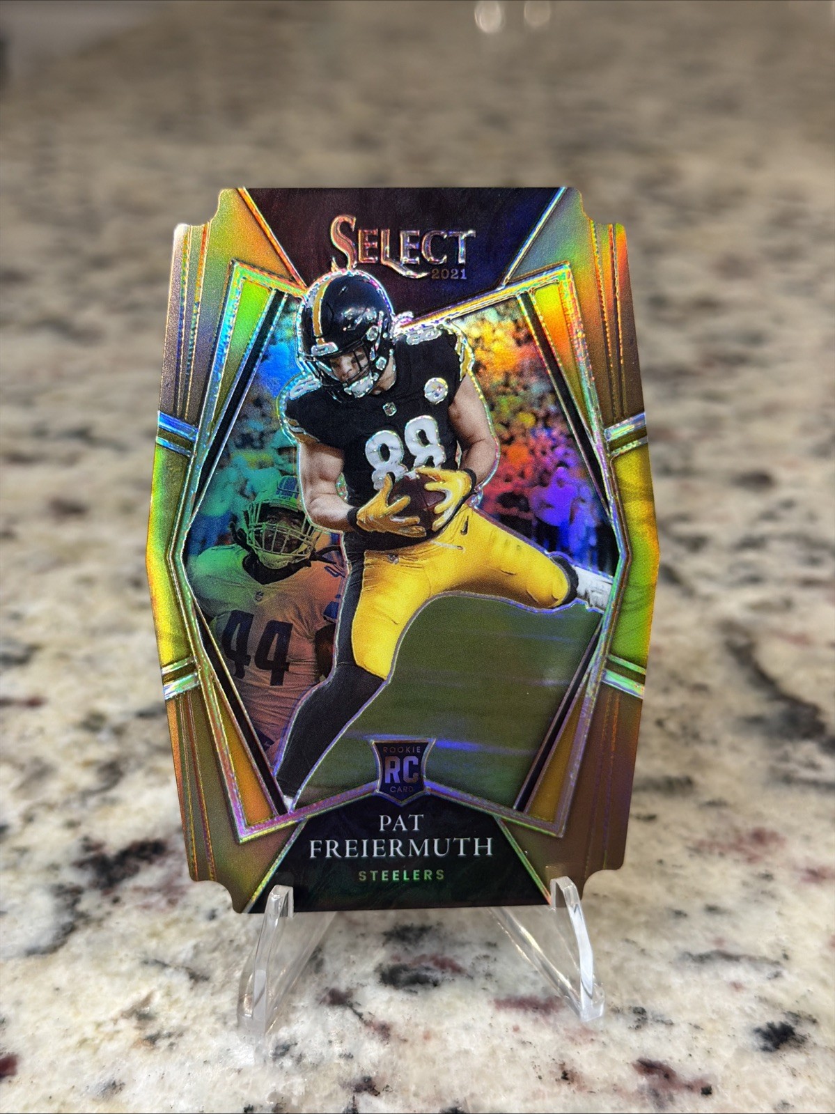 2021 Panini Select Premier Pat Freiermuth #159 Black/Gold Prizm DieCut (RC) /199
