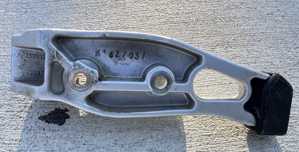 01-06 2004 BMW R1150R R1150 ESTRIBO TRASERO DERECHO PASAJERO ESTRIBO Foto 4 de 4