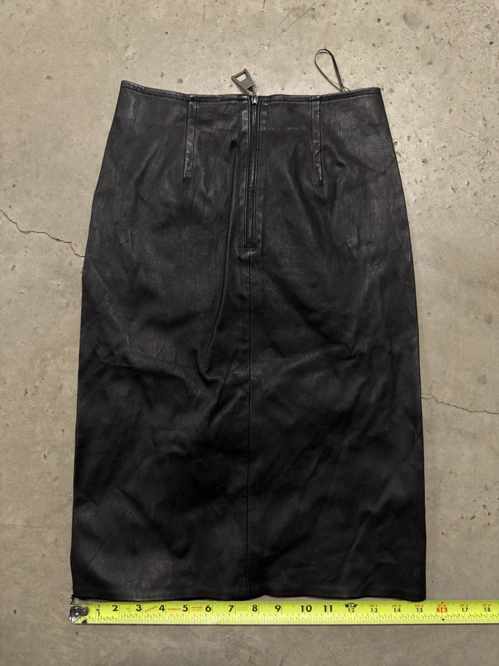 Falda de cuero Louis Vuitton Foto 3 de 4