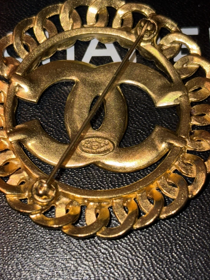 CHANEL Women's CC Logo Brooch (1996) Made in Paris - Image 4 of 4