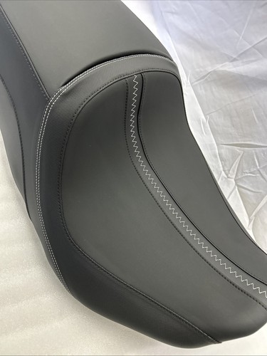 LIKE NEW Genuine Harley Davidson Seat 2023 CVO 2024 up Road Glide Street Glide - Picture 11 of 16