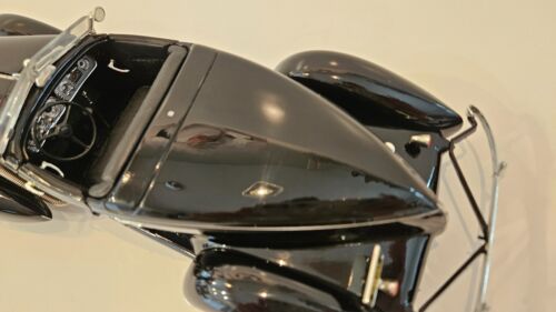 2 x 1:18 ERTL 1935 AUBURN 851 BOATTAIL SPEEDSTER ROSSO E NERO - Foto 6 di 18