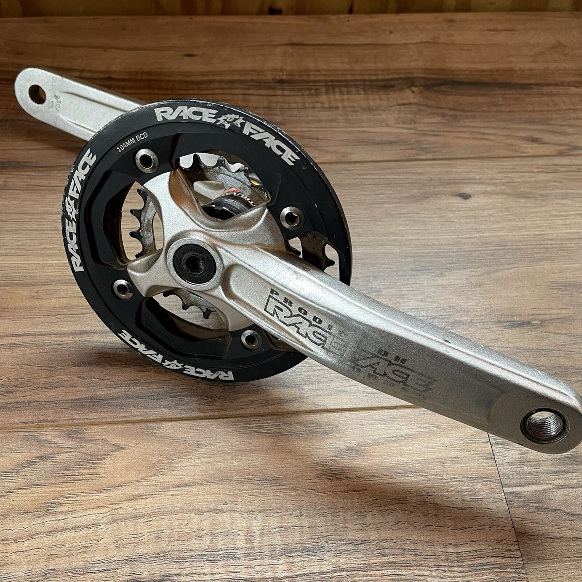 Race Face Prodigy DH ISIS Crankset 175 22 32 104BCD Giga Pipe 113