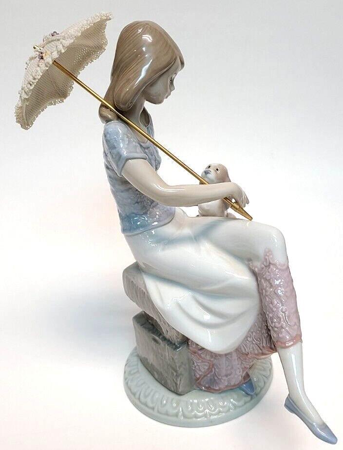 Lladro Picture Perfect #7612 Woman with Umbrella and Dog Lladro Picture Perfect #7612 Woman with Umbrella and Dog