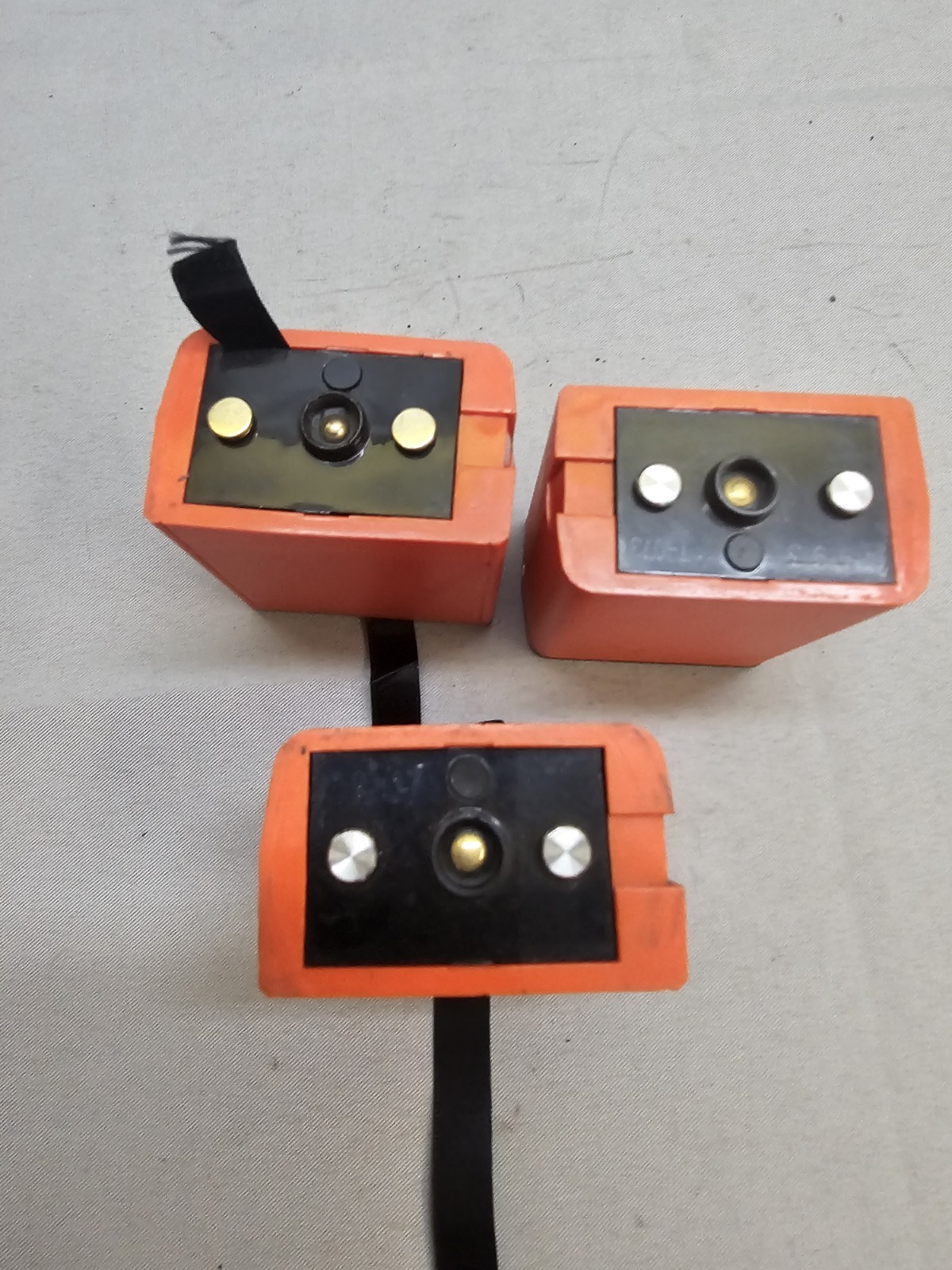 THREE GPH DPH AA BATTERY CLAMSHELL FOR BENDIX KING BK RADIO Two Way Radios