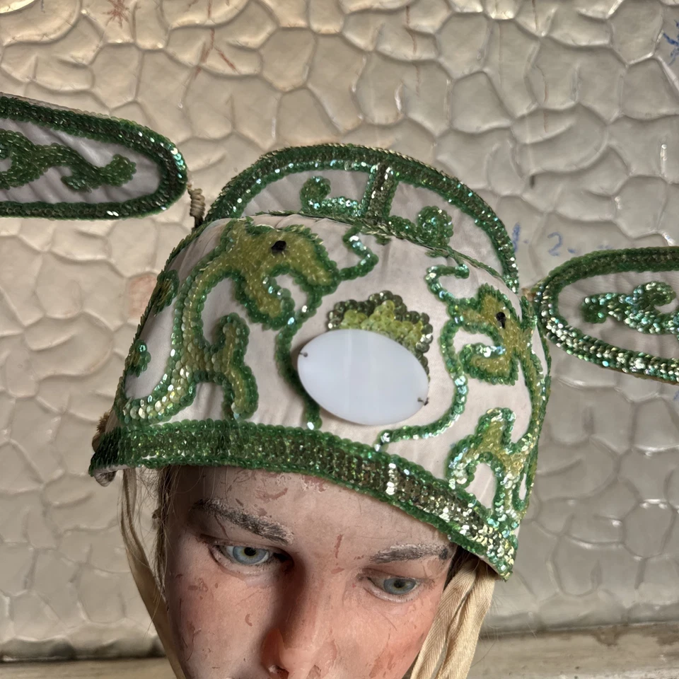 Sombrero de dragón de lentejuelas verdes vintage de los años 30 tocado bailarina corista decoración burlesca Foto 2 de 4