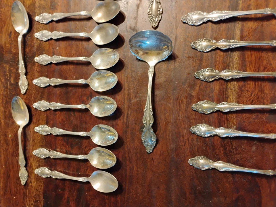 Vintage 1881 Roger ONeida Silverware Rose Baroque 48 Pcs Set Please See Pictures - Image 2 of 4