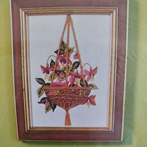 Vintage Columbia Minerva Floss Stitch Embroidery Hanging flower Basket 5x7" 6617 - Picture 2 of 6