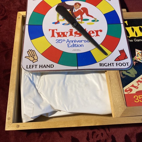 Twister 35th Anniversary Edition Wooden Box Party Game Nostalgia Games Series - 第 5/5 張圖片