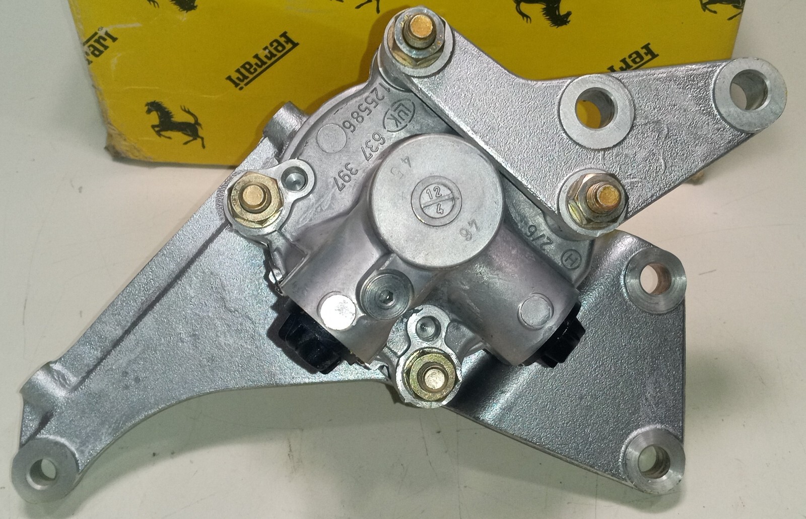 Ferrari Mondial Steering Hydraulic Pump_139511_Coupe_Cabrio_With Brackets_OE