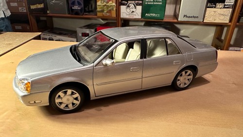 CADILLAC 2000 DE VILLE DTS MAISTO 1:18 coche escala diecast - 第 1/4 張圖片