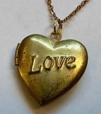 VINTAGE LOCKET HEART W WORD LOVE BRASS PENDANT 1'' NECKLACE 18'' GOLD PLATED