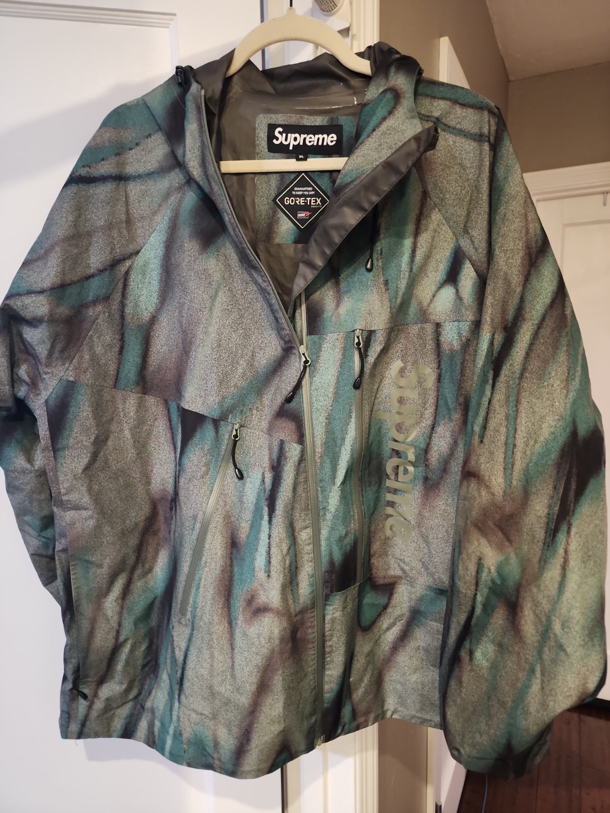 Supreme GORE-TEX Paclite Shell Jacket  Size XL