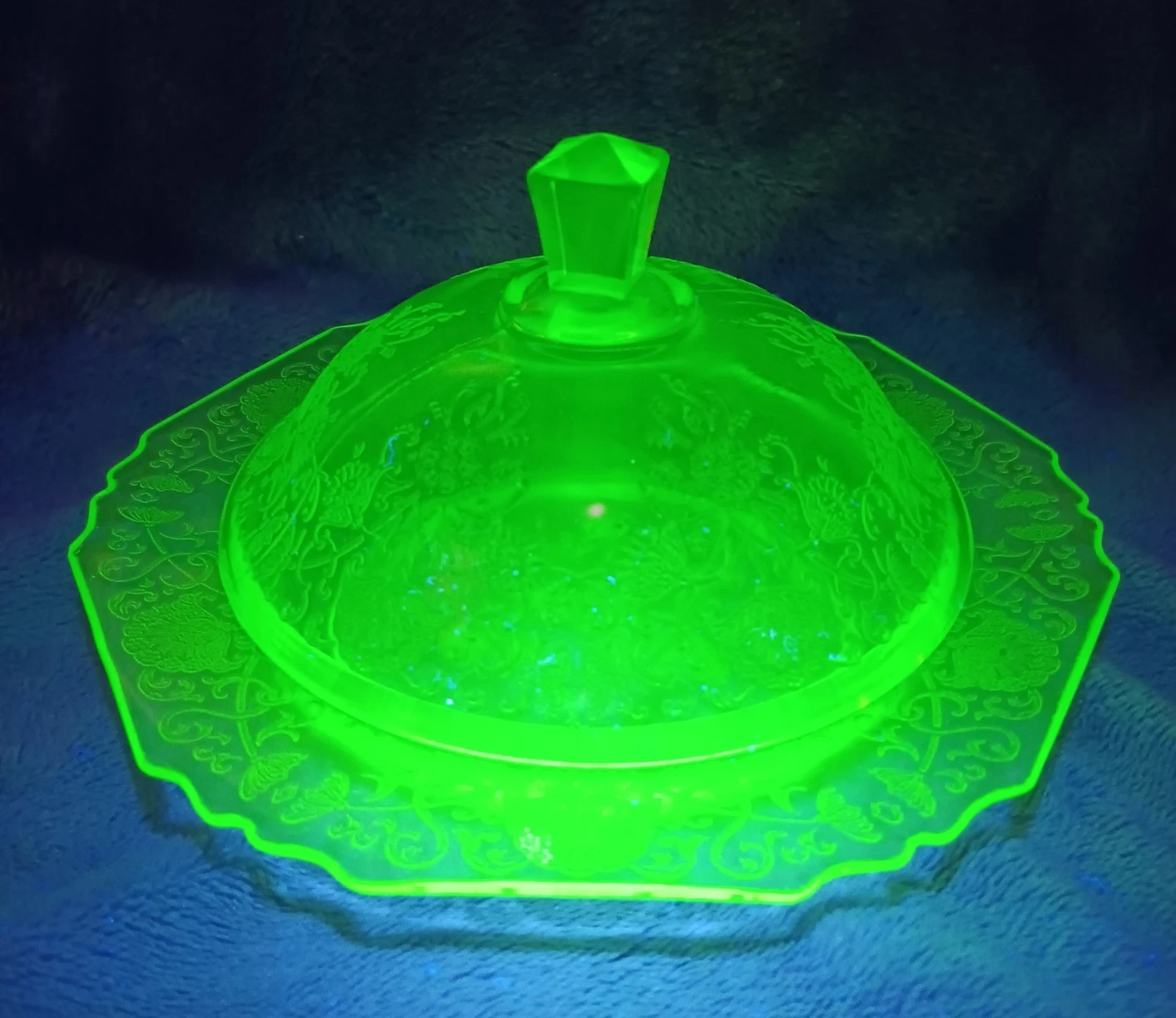 Vintage Green Depression Uranium Glass Butter Dish With Lid Uv Reactive