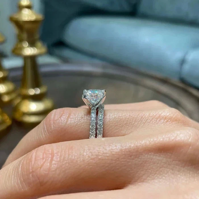 Conjunto de anillo de compromiso nupcial moissanita corte princesa de 2,50 quilates enchapado en oro blanco de 14 quilates Foto 4 de 4