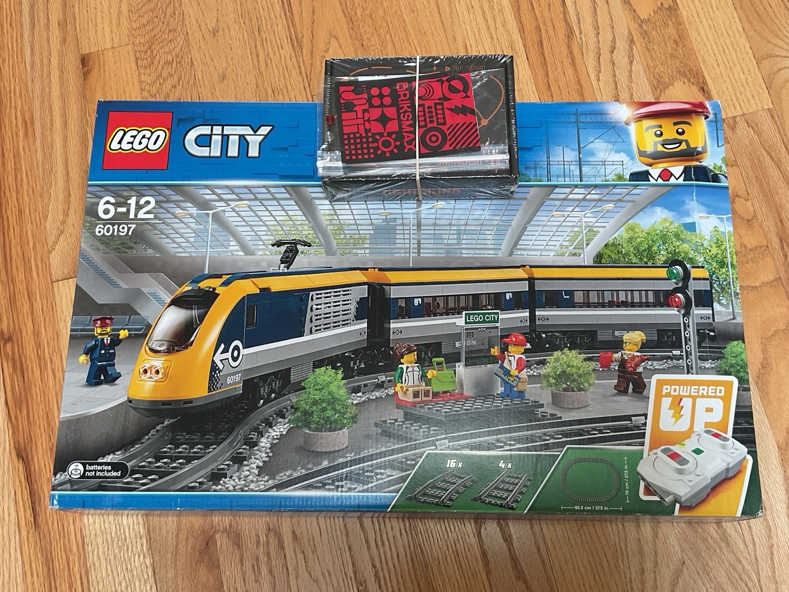 LEGO CITY PASSENGER TRAIN 60197 WITH LIGHTING KIT BOTH NEW SEALED