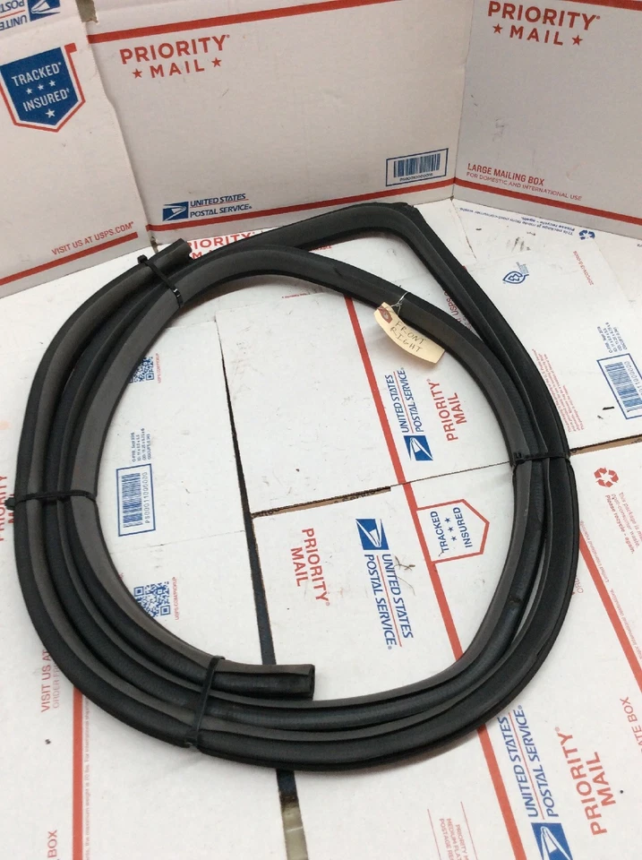 96-99 ISUZU OASIS LS FRONT RIGHT PASSENGER DOOR WEATHERSTRIPPING SEAL RUBBER OEM - Image 4 of 4