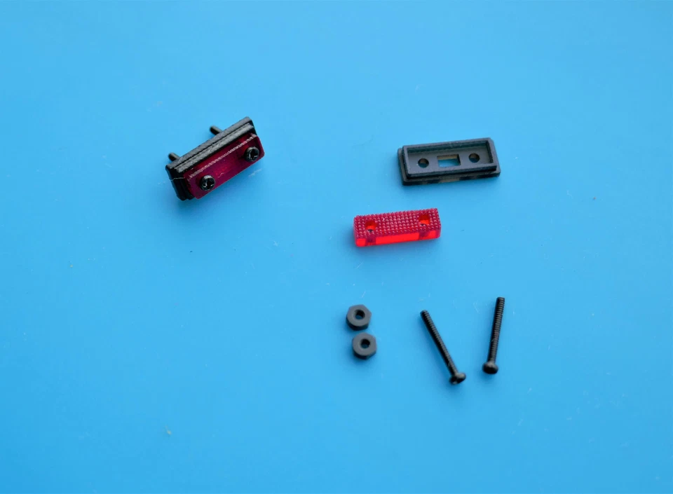 RC Truck Modellbau 2 Begrenzungsleuchten eckig rot 1:14 - Bild 4 von 4