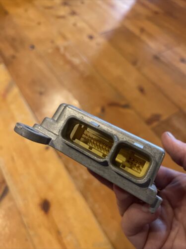 00-02 Chevy Suburban 1500 Chassis ECM 15071391 142735 - Picture 3 of 6
