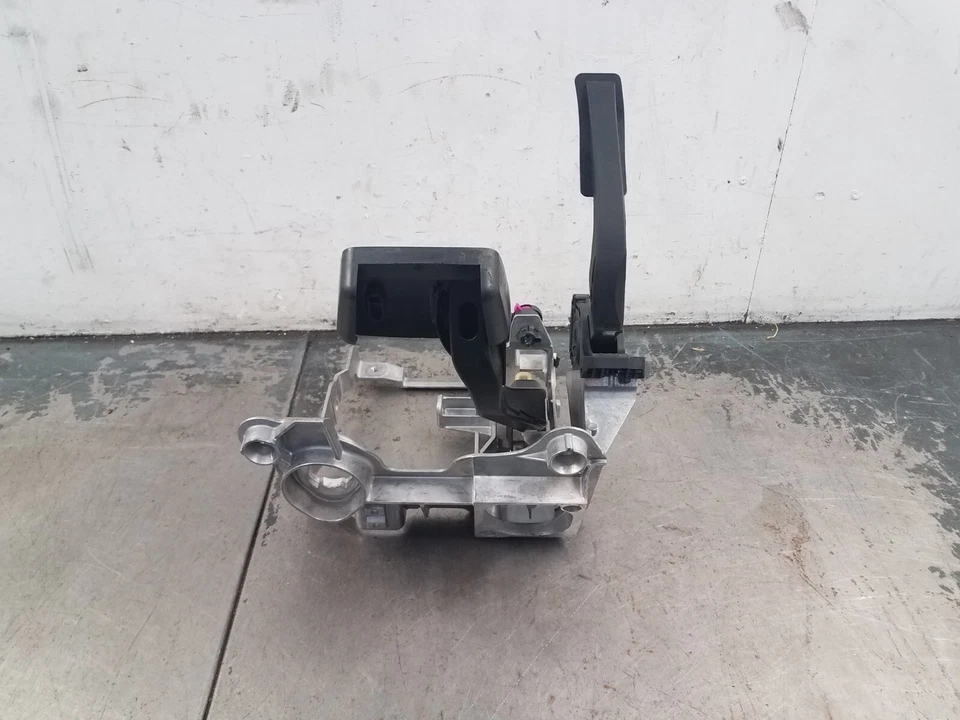 2012 Audi S4 Quattro B8 Throttle / Brake Pedal Assembly #64436 VV11 - Image 3 of 4
