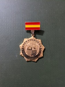 Gold Tone Spanish Academic Excellence Medal Pin, (Honor Society)