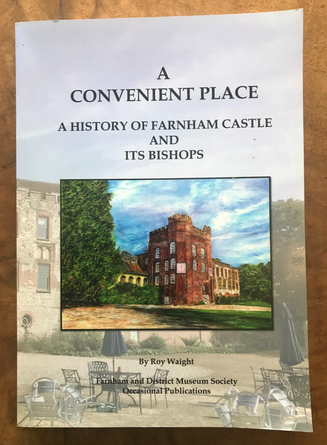 A Convenient Place: A History of Farnham Castle and its Bishops Roy Waight