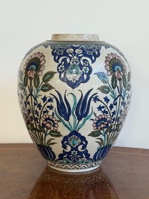 A Samson Iznik-style vase, France, 19th century