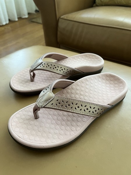 Vionic Tide Perf Orthotic Flip Flop Thong Sandals Women’s Size 5 Rose Gold