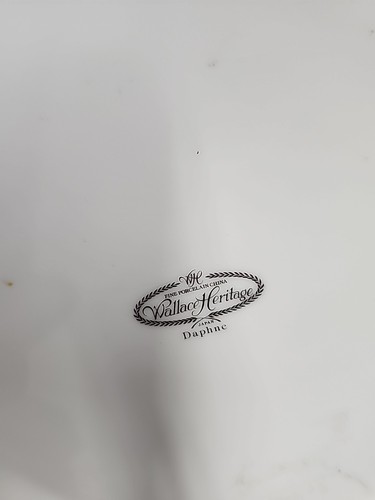 Wallace Heritage Daphne 7 ¾" Round Covered Vegetable Bowl, Server, Soup, Nice! - Picture 5 of 6