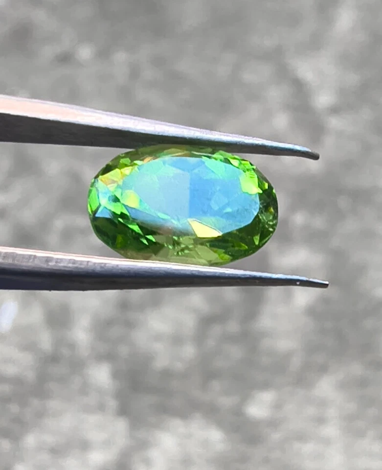 1.8 CTS Faceted Peridot, Beautiful Green Color - Image 3 of 4
