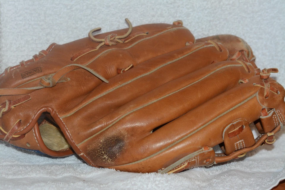 Sports Bashball. SPALDING Jim Rice Leather Baseball Glove 42-217 RHT - Image 2 of 4