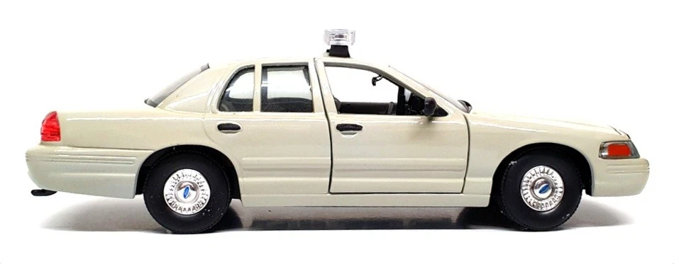 Classic Metal Works 1/24 Scale 21922E - Ford Crown Victoria Police Car - Grey - Image 3 of 4