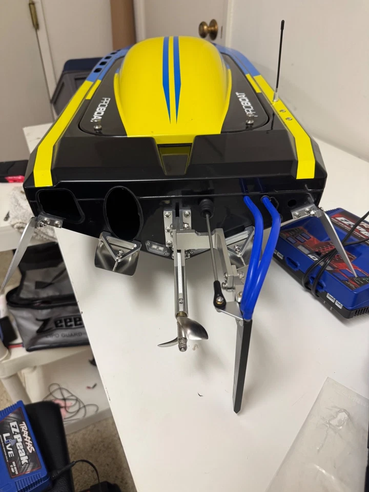 Pro Boat Super Sonicwake 48" 8S Brushless Deep-V RTR Self-Righting Boat PRB08052 - Image 4 of 4