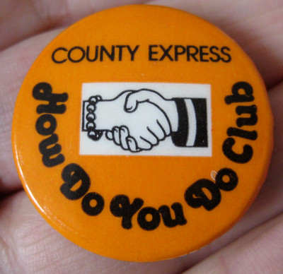 STOURBRIDGE COUNTY EXPRESS Vintage 1960-70s HOW DO YOU DO CLUB 32mm PIN BADGE