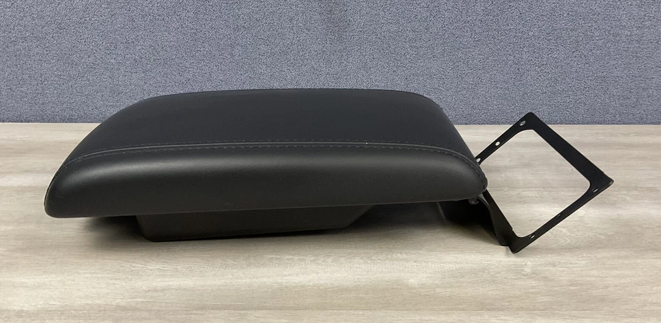 ⭐️2006-2011 Buick Lucerne Cadillac DTS Center Console Lid/Armrest Free Shipping! - Image 2 of 4