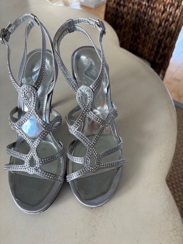 Nina Silver Heels Special Occasion size 7.5, 3.5 inch heel Dressy, Wedding