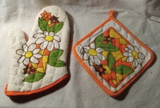 Vintage Orange with Flowers Oven Mit and Potholder Set (1071)