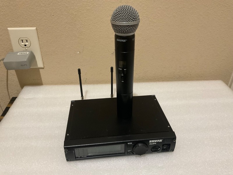 Shure ULXP4 M1 & ULX2-M1 SM58 Wireless Microphone System,  662-698 MHz-M1