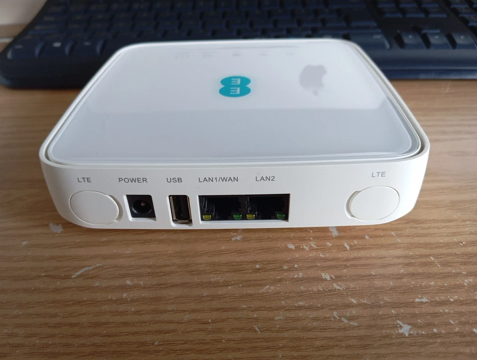 *Unlocked* EE 4G Hub HH70 Home/Office Broadband Router CAT 7 300Mbps RJ45 - Image 3 of 4