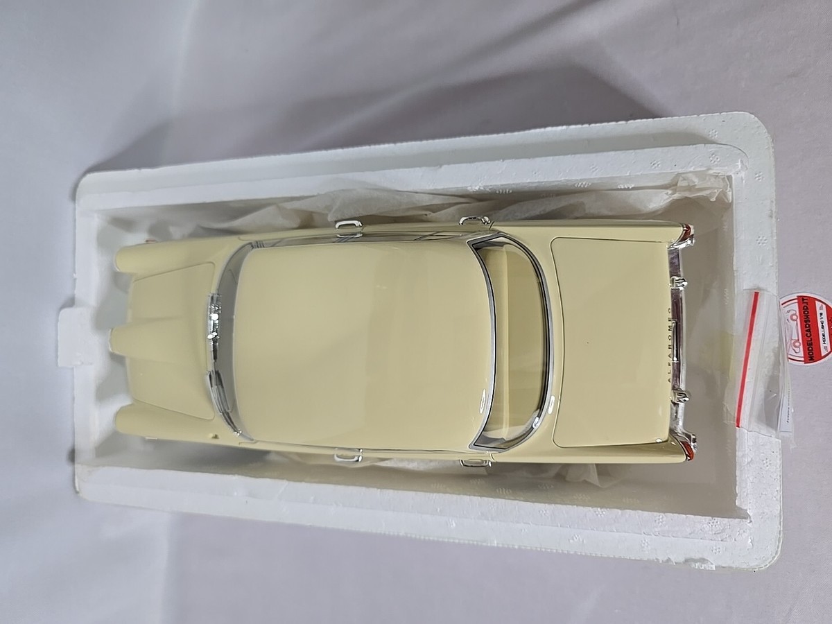 BOS MODEL 1/18 ALFA ROMEO 2000 SEDAN - BEIGE 1958 - BOS159