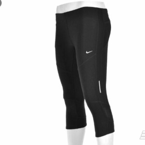 nike tech capri