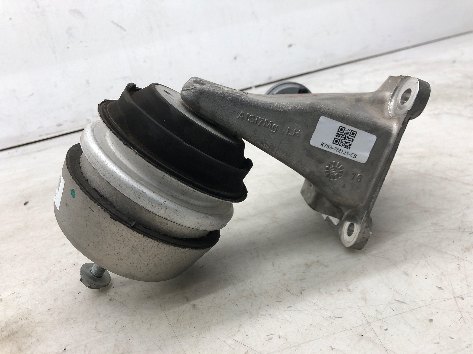 2019-2023 ASTON MARTIN VANTAGE 4.0L LEFT REAR TRANSMISSION MOUNT HY53-6068-AA