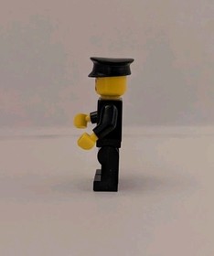 Lego Police Officer Minifigure W Megaphone (7687-8) 2009 Advent Calendar (Day 7)