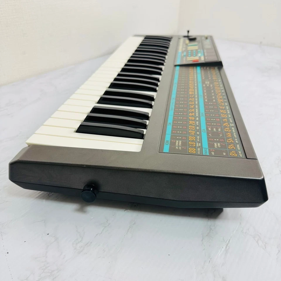 Korg Poly-800 Synthesizer Vintage Analog Polyphonic Synth w/ Soft Case Japan - Image 4 of 4
