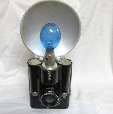 VINTAGE 1940s KODAK BROWNIE FLASH SIX 20 CAMERA w/ FLASH  BULB