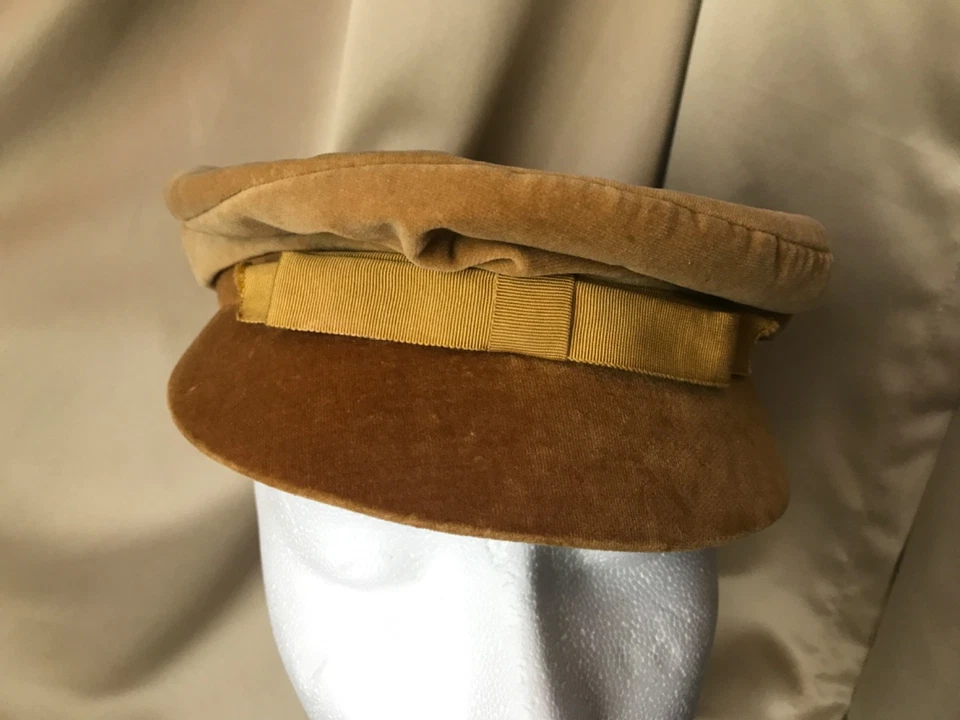 Vintage womens festive yellow suede Beret cap finished with golden ribbon - Image 2 of 4