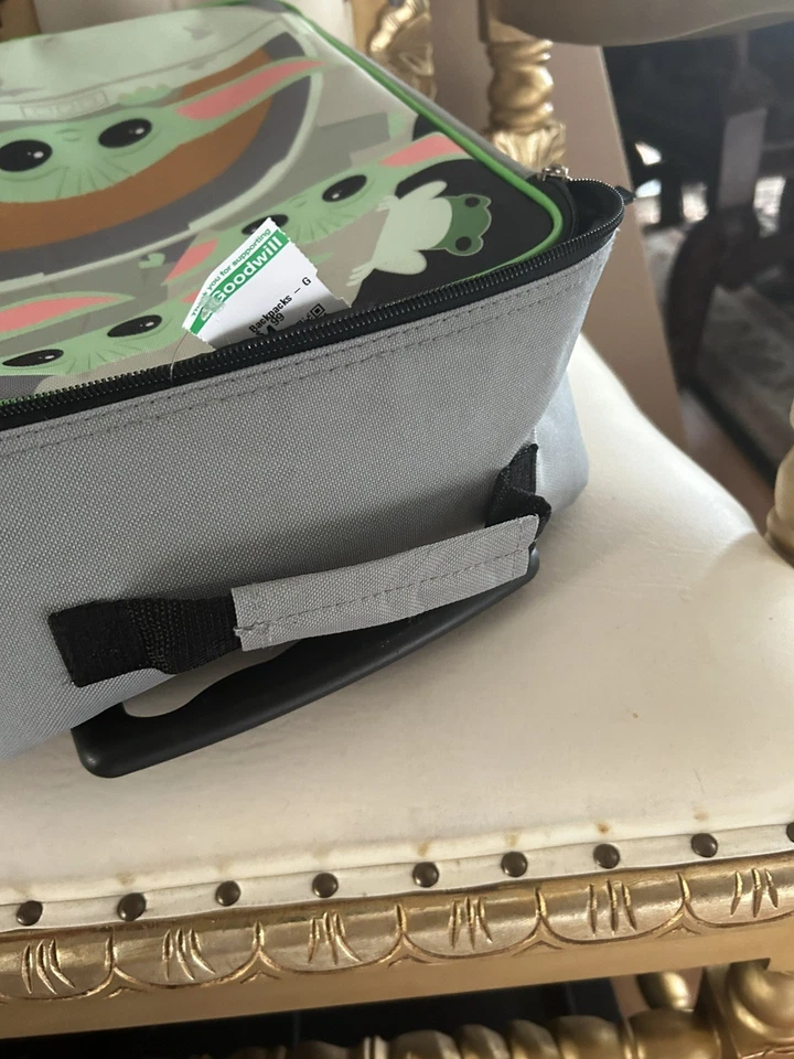 Maleta de mano Star Wars Mandalorian Baby Yoda Grogu de 14 pulgadas para niños Foto 2 de 4